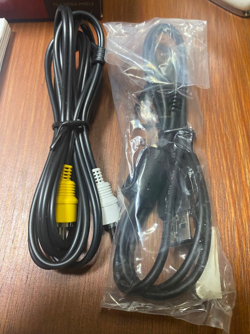 CASIO EXILIM 10.1メガピクセル コンパクトデジカメEX-Z200