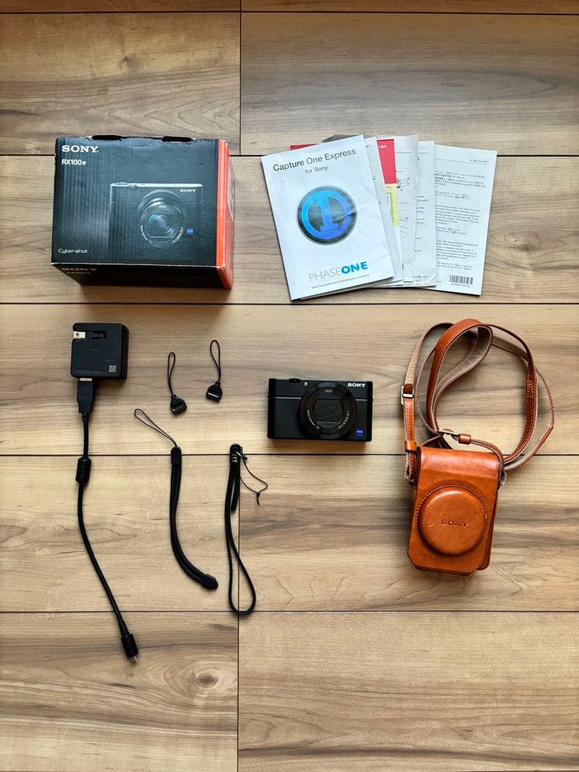 SONY Cyber−Shot RX DSC-RX100M4