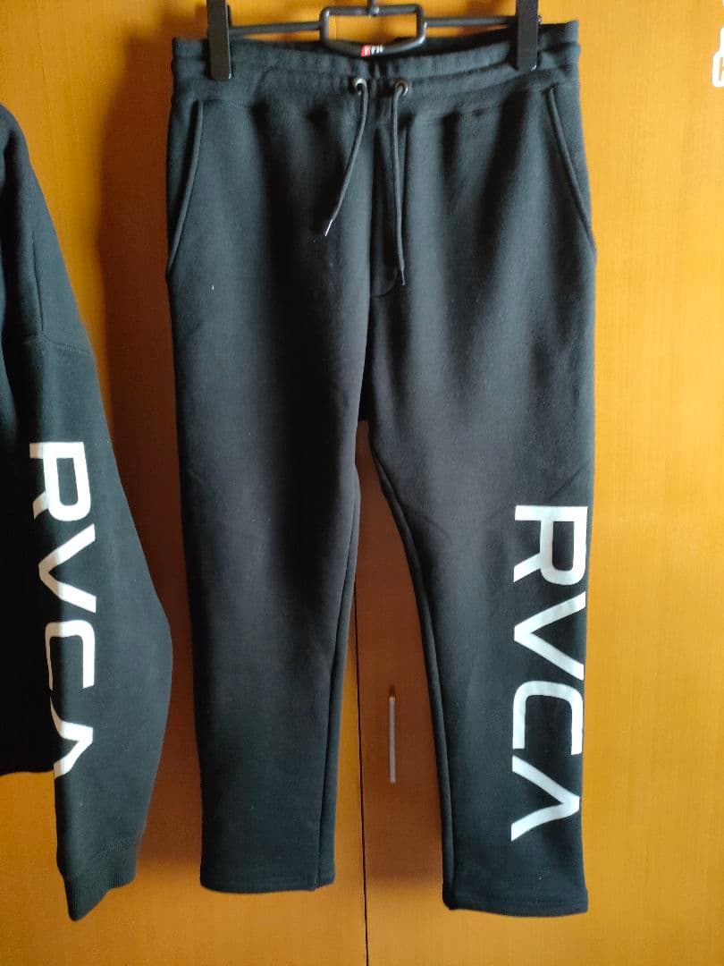 RVCA ブラック パーカーとパンツセットアップ S 未使用に近い