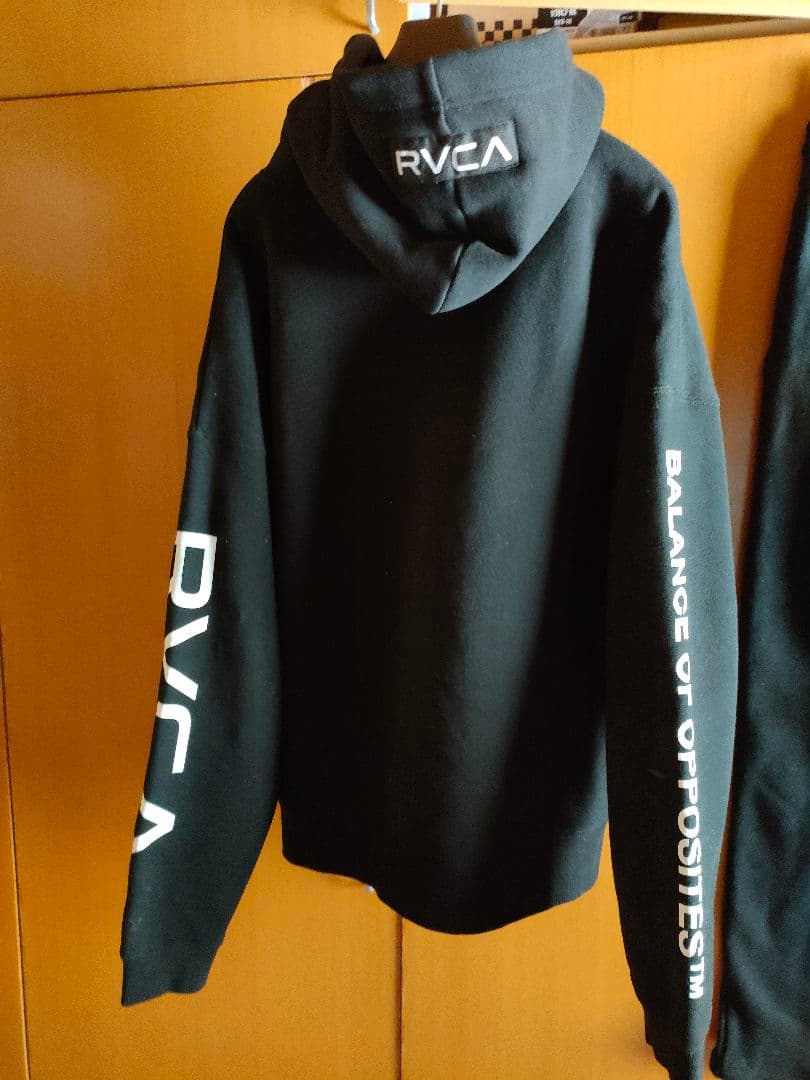 RVCA ブラック パーカーとパンツセットアップ S 未使用に近い