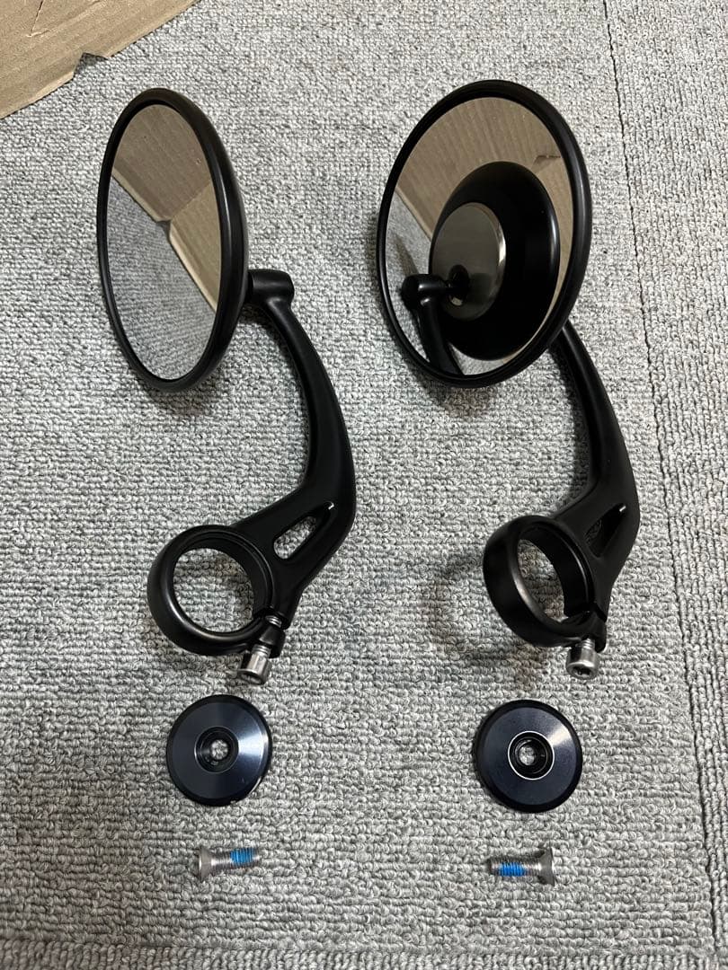 トライアンフ　ボンネビルボバー　純正　バーエンドミラー