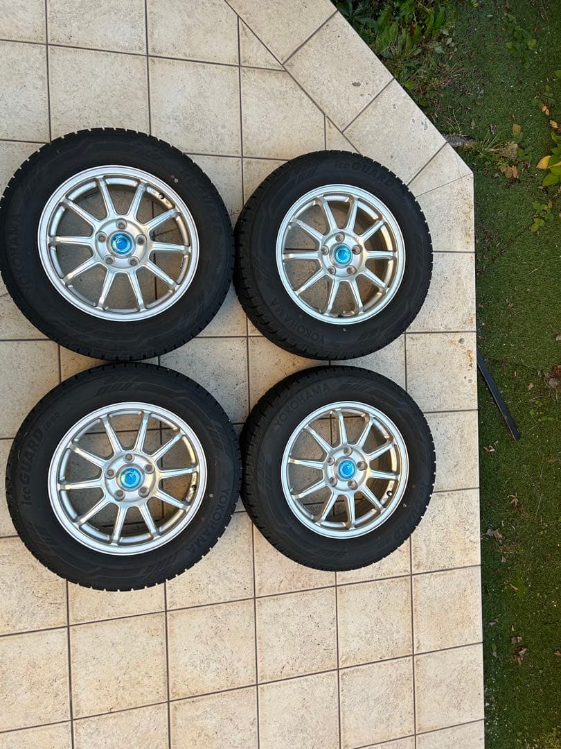 バリ溝　Yokohama 16インチ スタッドレスタイヤセット　ヤリスクロス