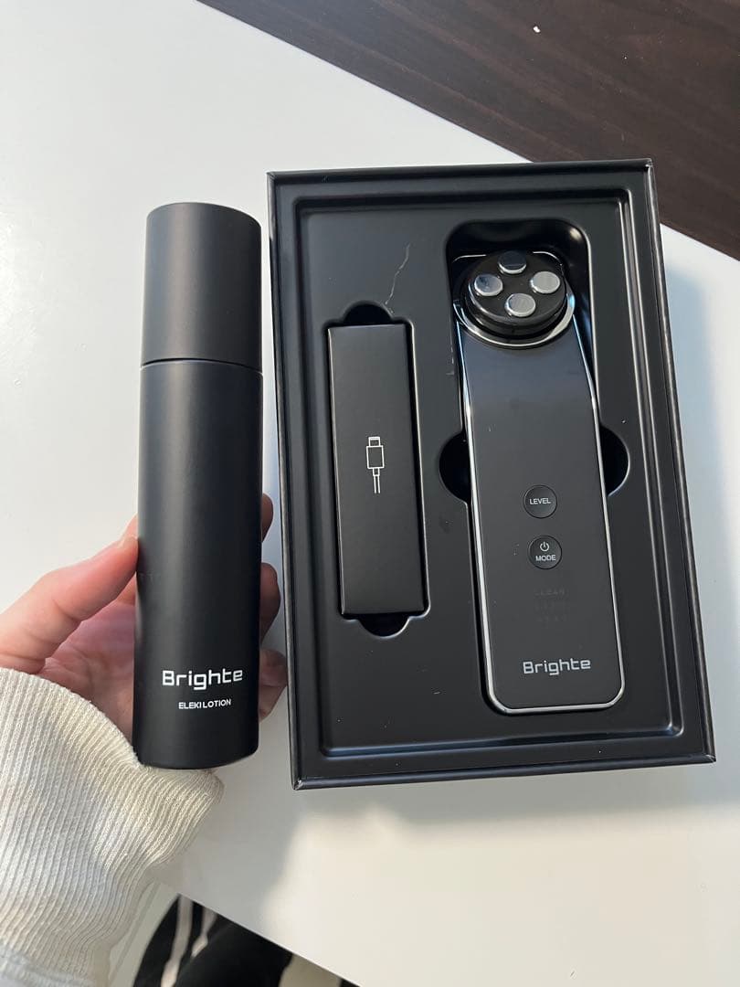 Brighte ELEKILIFT 美顔器と化粧水のセット