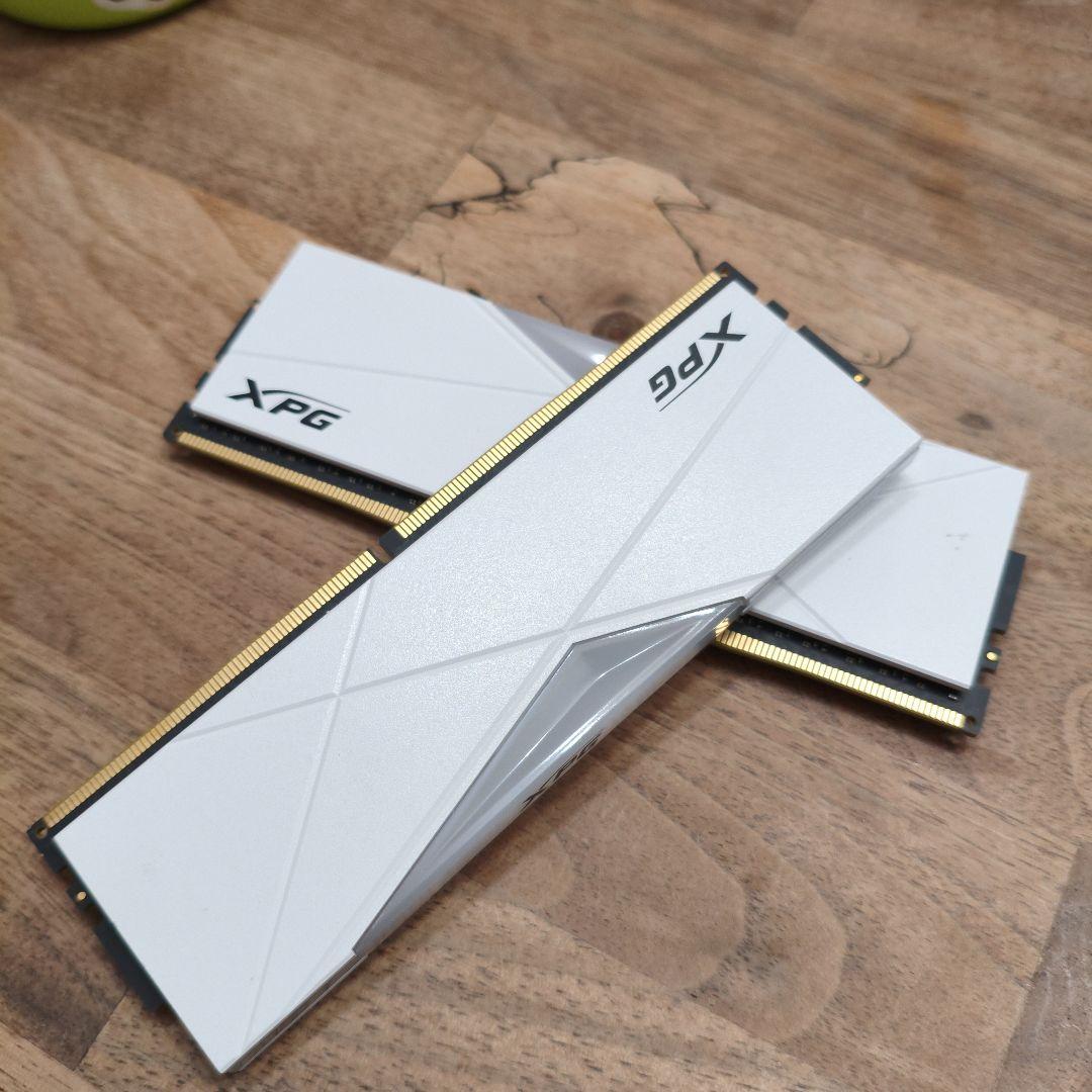 XPG DDR4 メモリー ホワイト