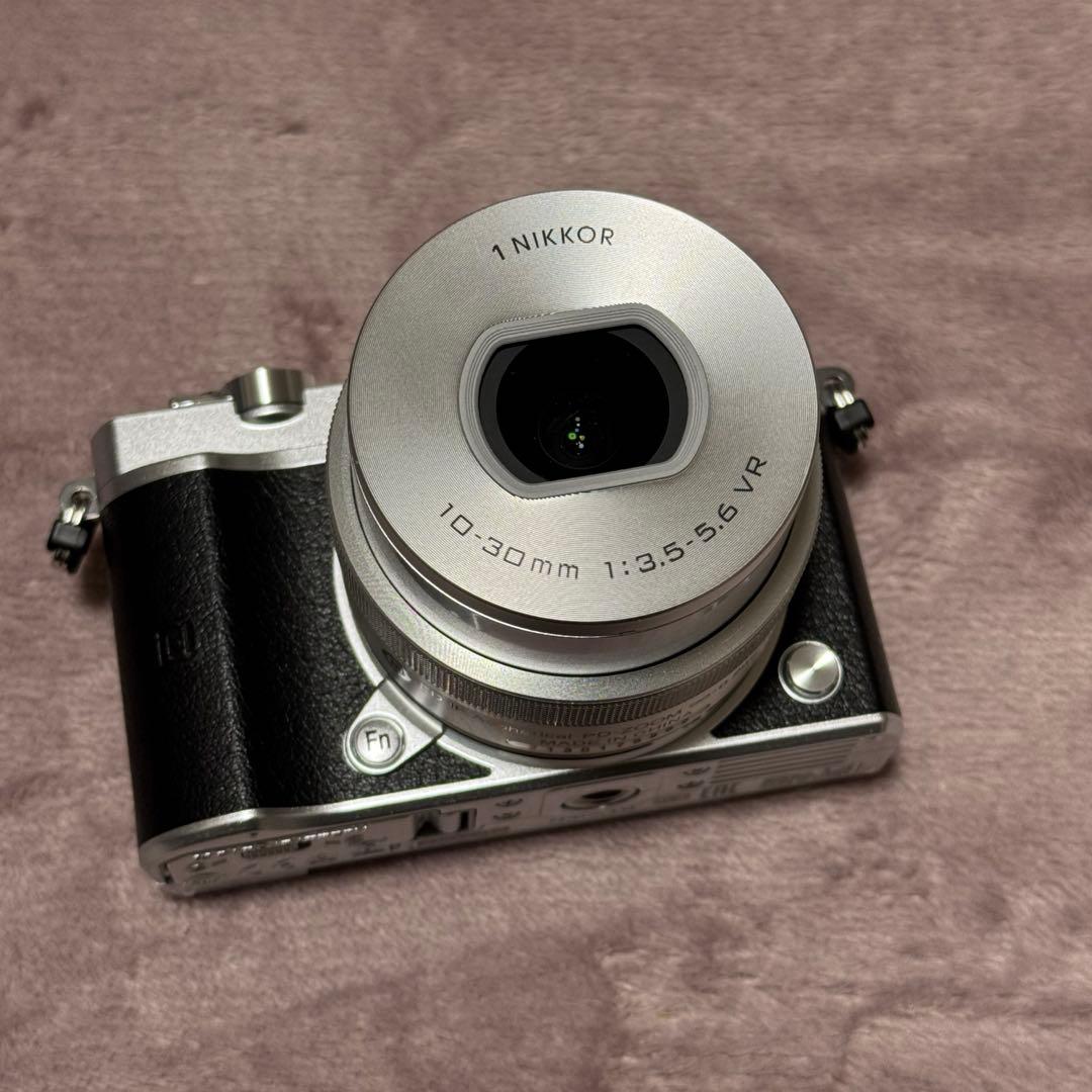 ⭐︎koi⭐︎ Nikon 1 J5 シルバー ダブルレンズセット