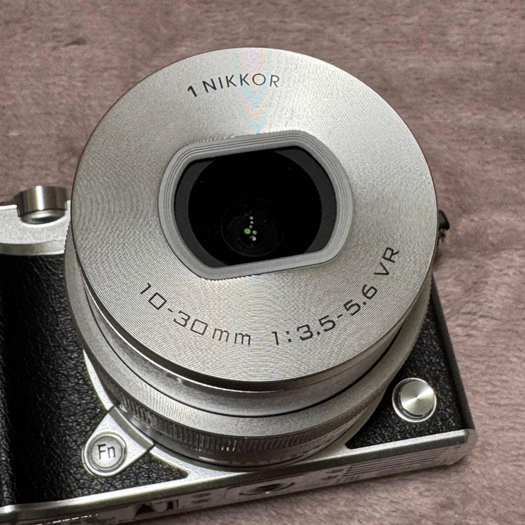 ⭐︎koi⭐︎ Nikon 1 J5 シルバー ダブルレンズセット