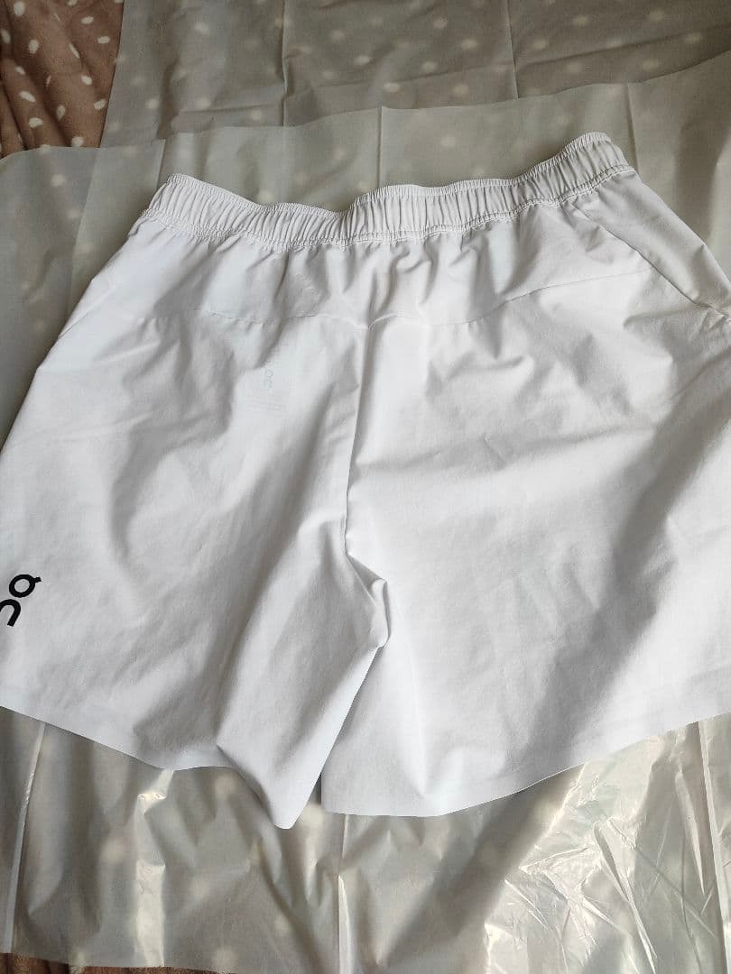 ON コート　ショーツ　テニスウェア　ホワイトショートパンツ