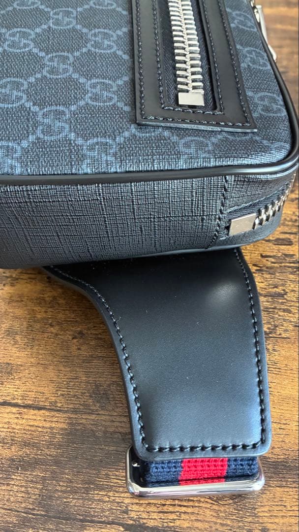 未使用　試着のみ　GUCCI ショルダーバッグ GGスプリーム　ブラック