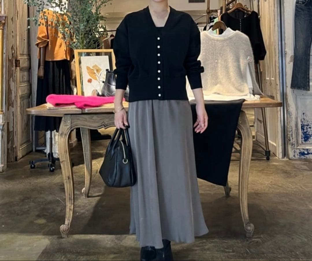 未使用　BEARDSLEY パールボタンカーディガン　BLACK FREE