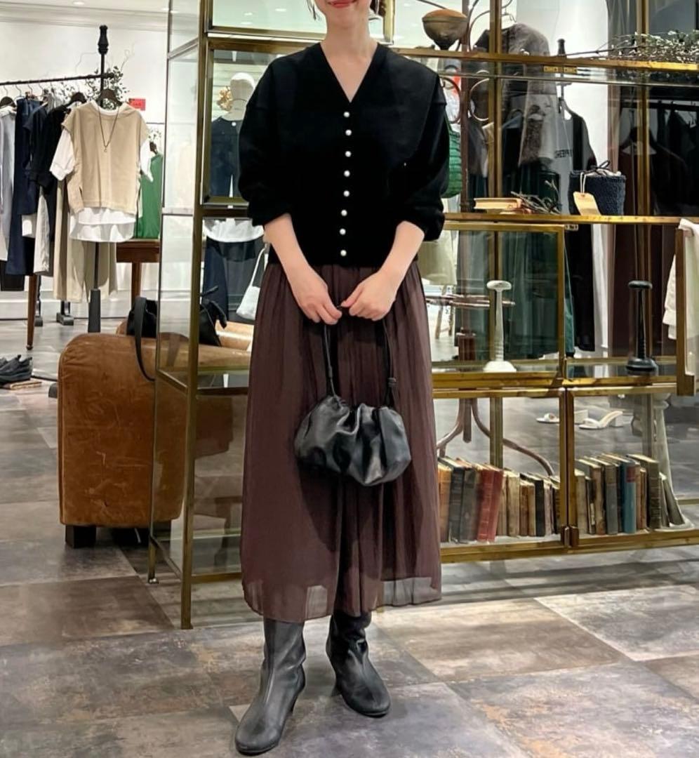 未使用　BEARDSLEY パールボタンカーディガン　BLACK FREE