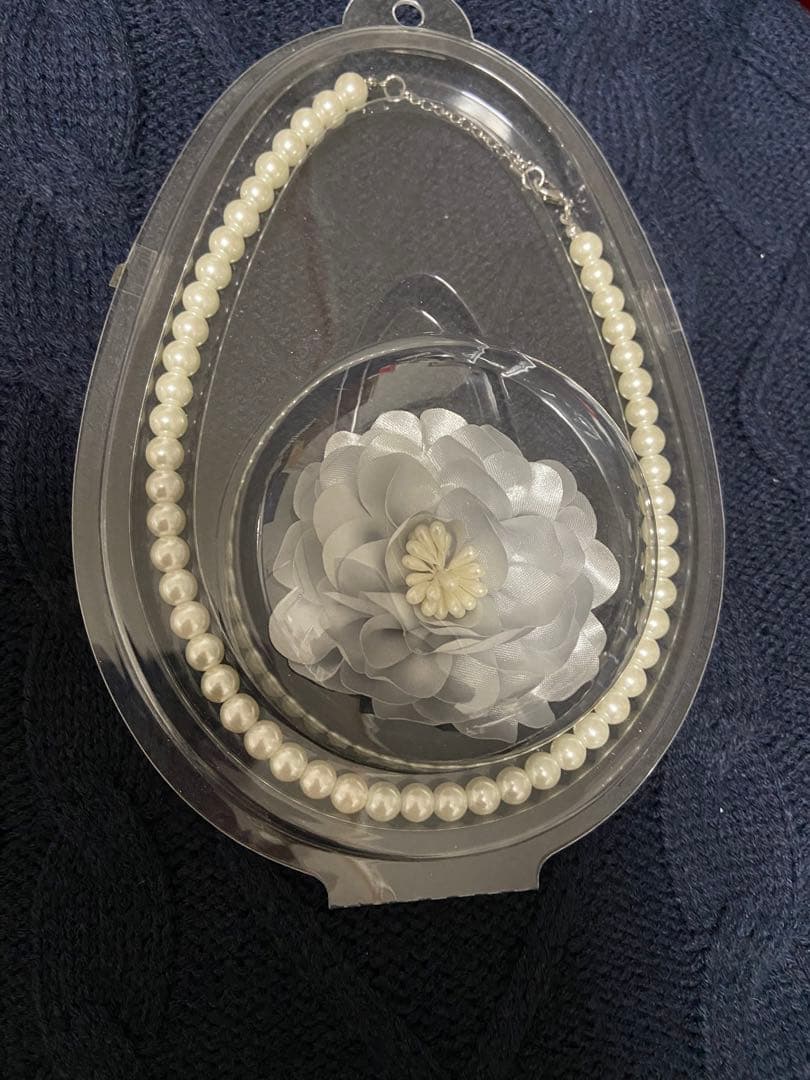 フォーマル3点スーツ　17号　卒業入学卒園　ネックレス　コザージュ　新品タグ付き