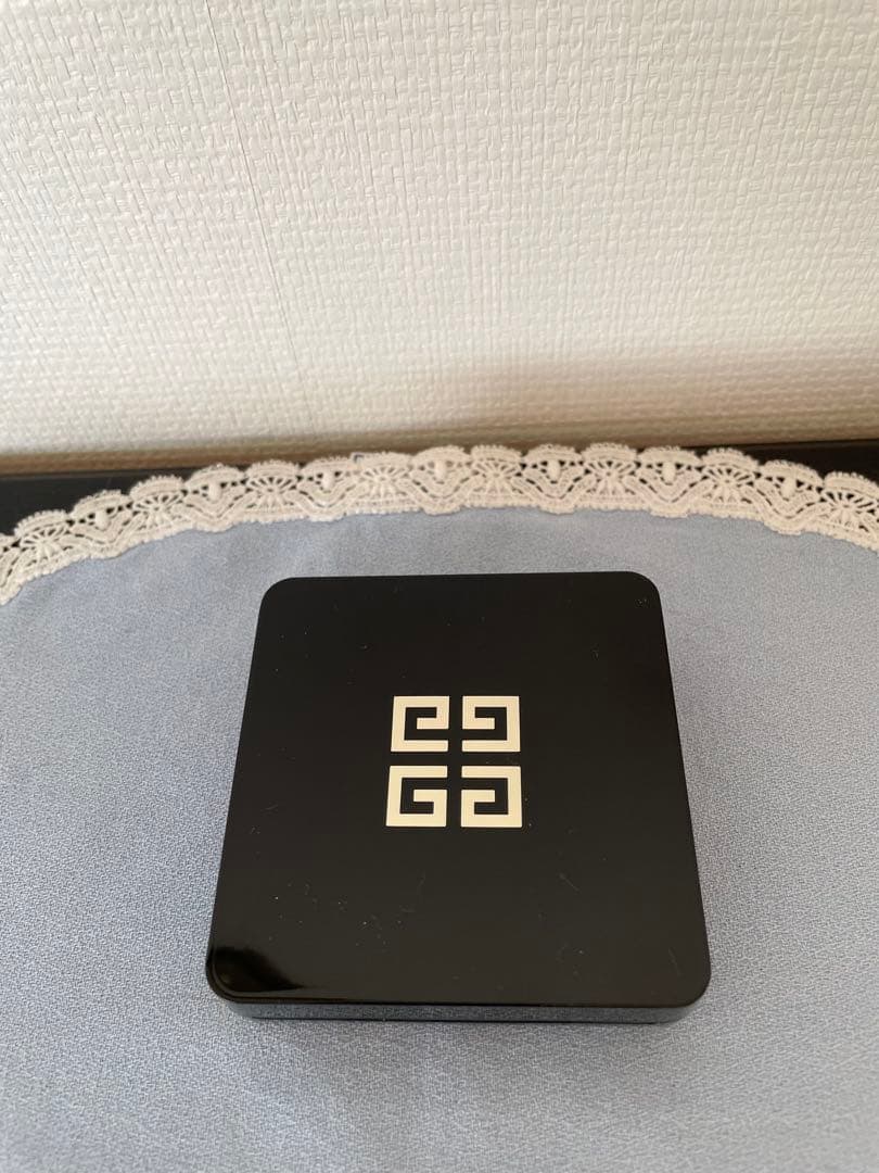 新品・未使用　ジバンシィ　ソワン ノワールUV コンパクト(日焼け止め)