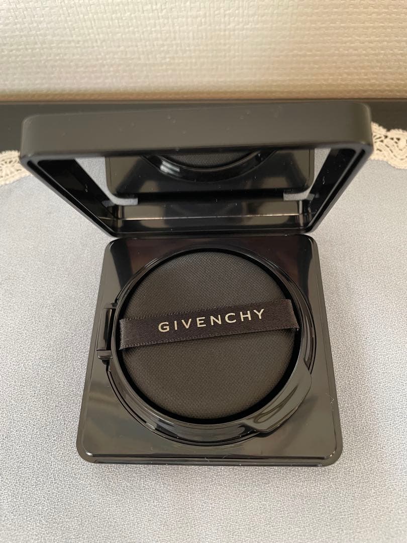 新品・未使用　ジバンシィ　ソワン ノワールUV コンパクト(日焼け止め)