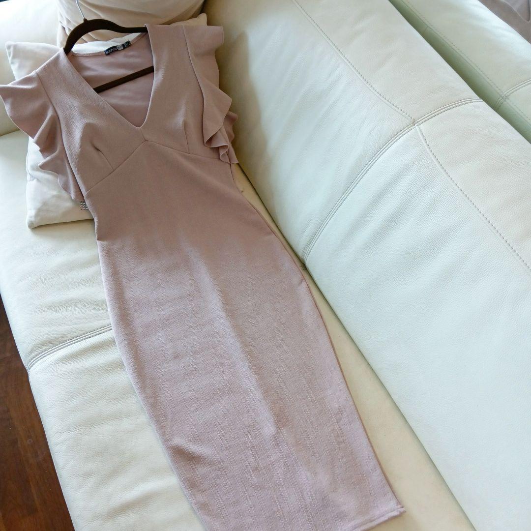 boohoo ブーフー　ベージュピンク　フリル袖　ストレッチ　ミモレ丈ワンピース