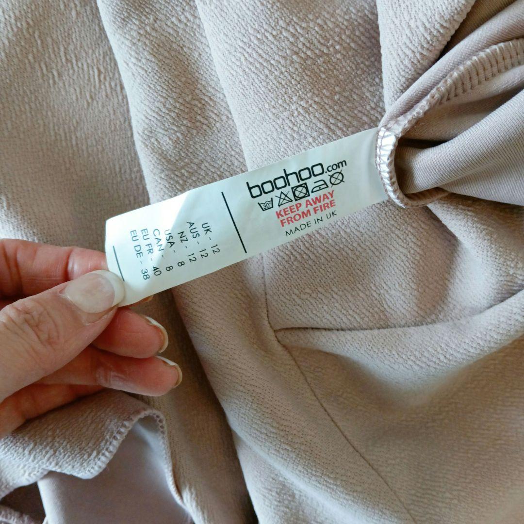 boohoo ブーフー　ベージュピンク　フリル袖　ストレッチ　ミモレ丈ワンピース