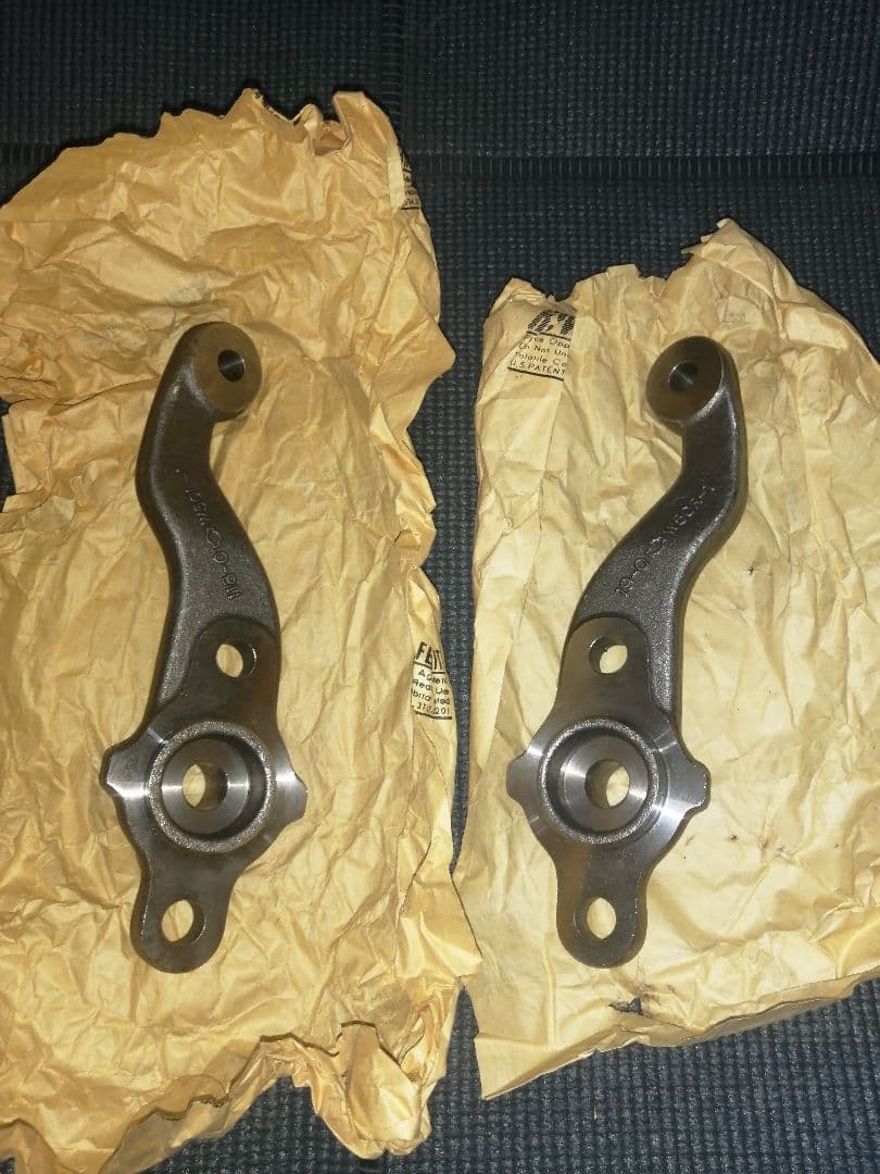 希少　b310サニー用ナックルアーム　左右セット新品