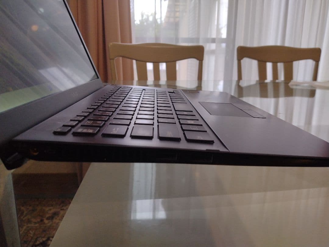 軽量薄型☆VAIO  i3-6100U メモリ4.0GB SSD256