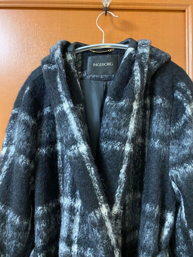 インゲボルグ　フードコート　ベルト付き　黒系　フリーサイズ