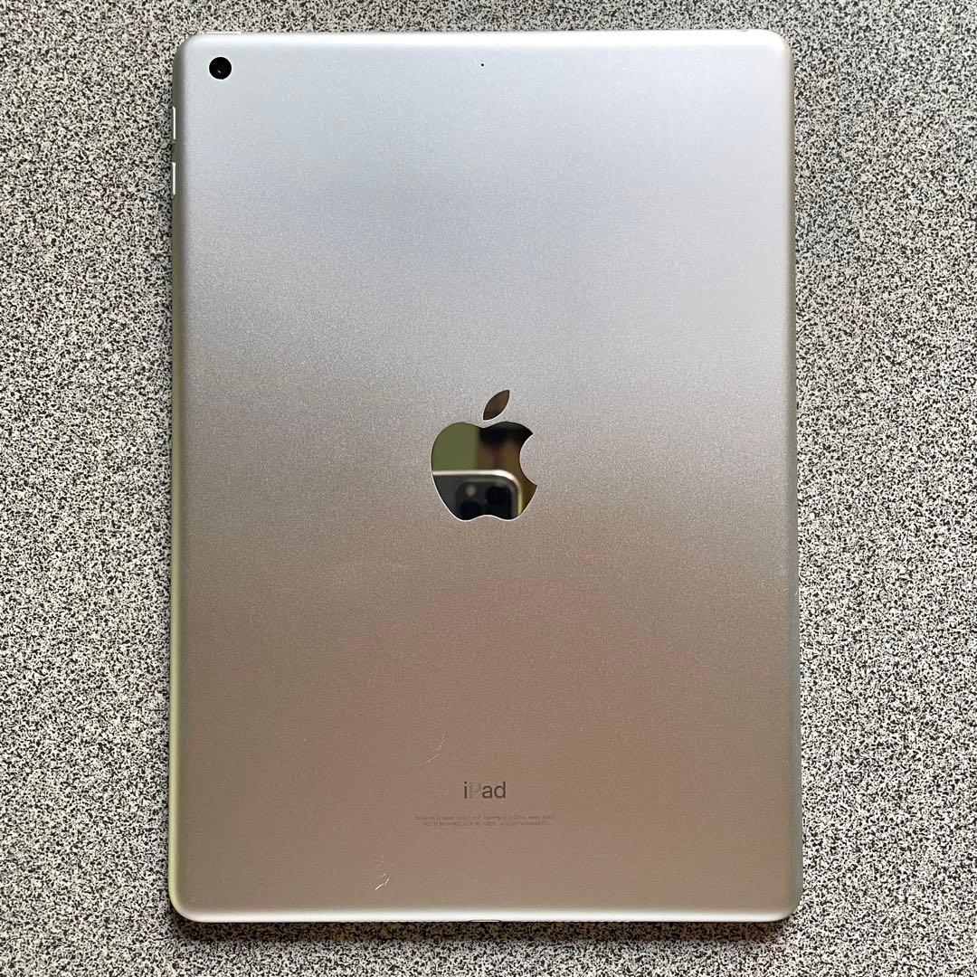 D9 iPad 第5世代 シルバー 32GB Wi-Fi A1822