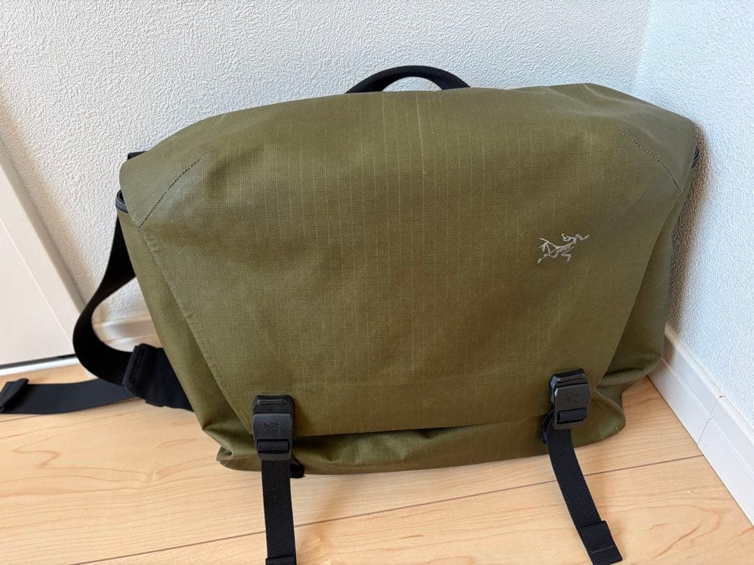 ARC’TERYX Granville 10 courier bag