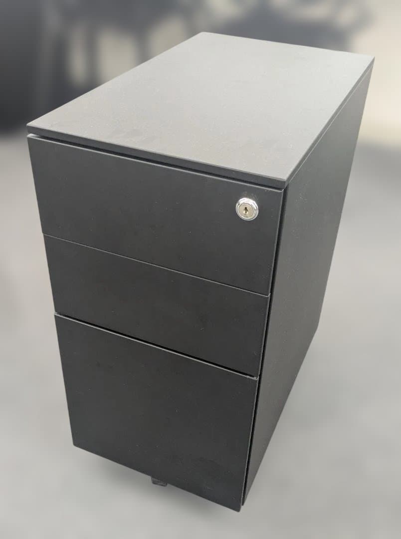 送込鍵付美品！事務キャビネットTRUSCOスリムワゴン30×50×60㎝黒車輪