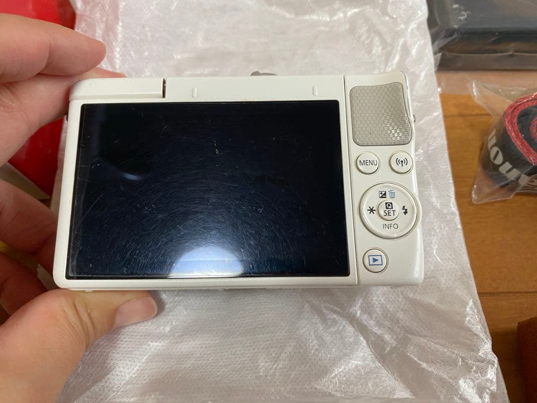 Canon EOS M100 ダブルレンズキット　ホワイト