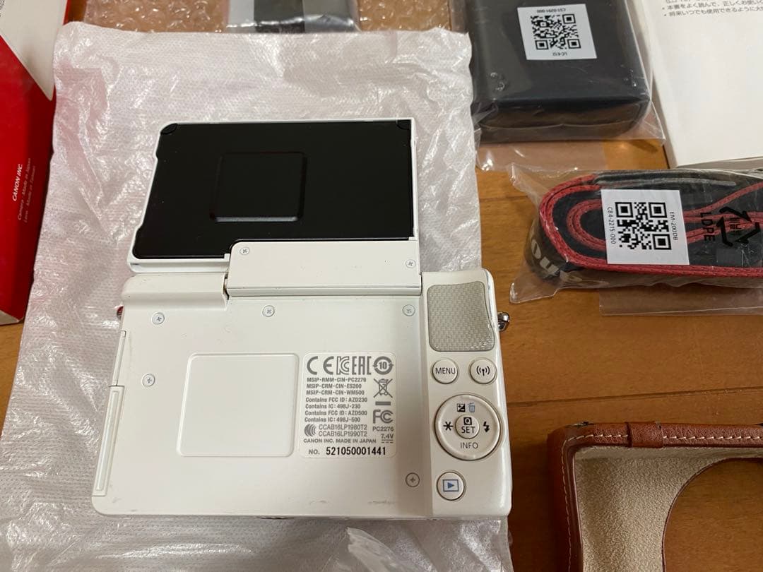 Canon EOS M100 ダブルレンズキット　ホワイト