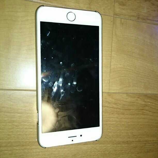 iPhone6plus。64GBゴールド