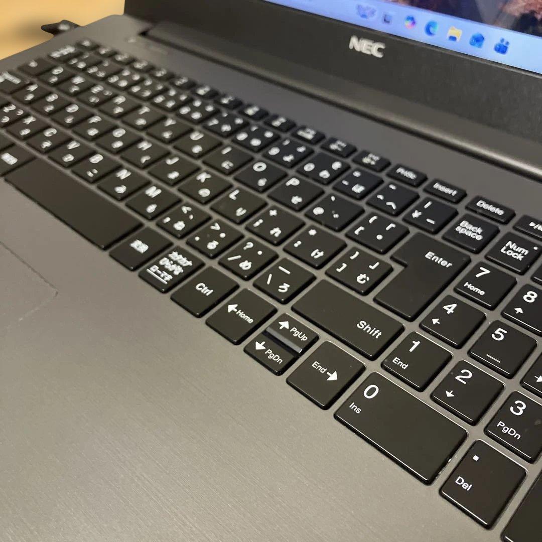 美品　NEC LAVIE NS300/K 第7世代i3