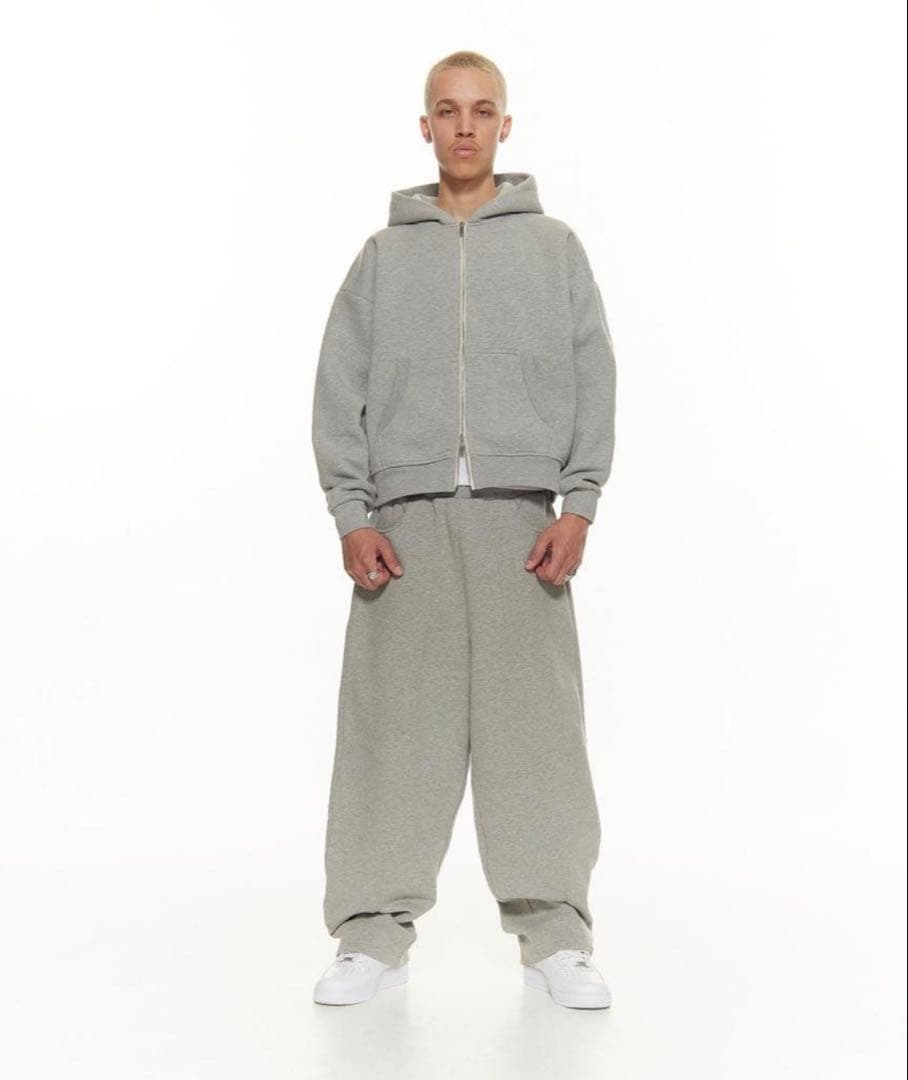 SWEATS collective グレー パーカー L かつきくん着用