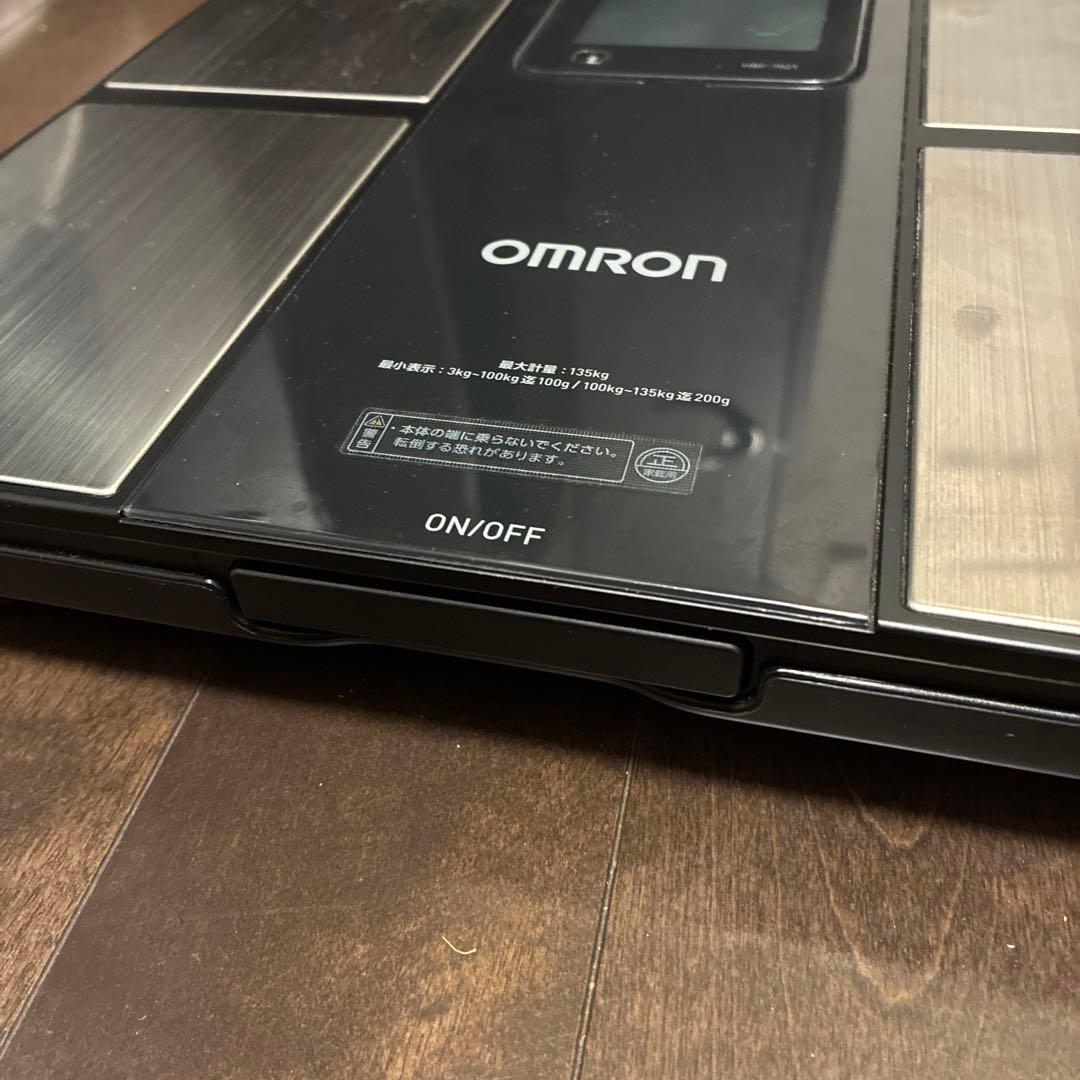 OMRON 体組成計 HBF-702T