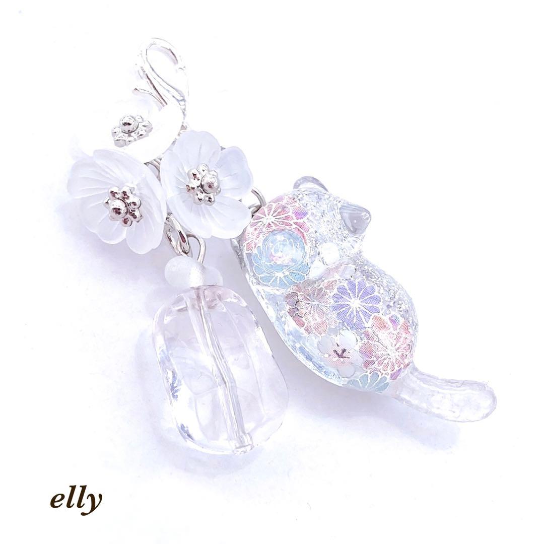 【みゆママ様】1087.天然石　ファントムクォーツ　和柄　じゃれ猫　レジン　根付