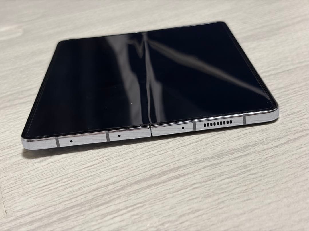 Samsung Galaxy z hold5 アイシブルーau国内版SIMフリー