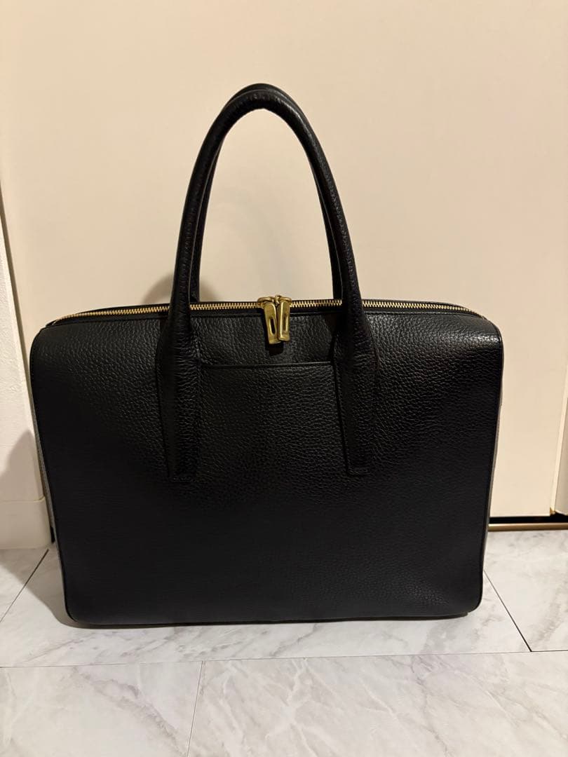 ブラックレザービジネスバッグ