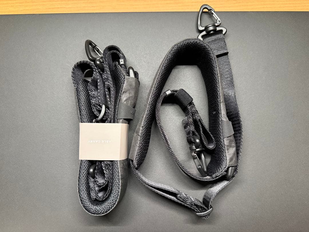 Able Carry Core Sling Black 予備ストラップ付き