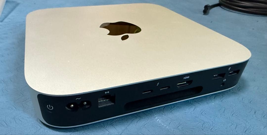 Mac mini (M1, 2020) メモリ8GB、SSD 256GB