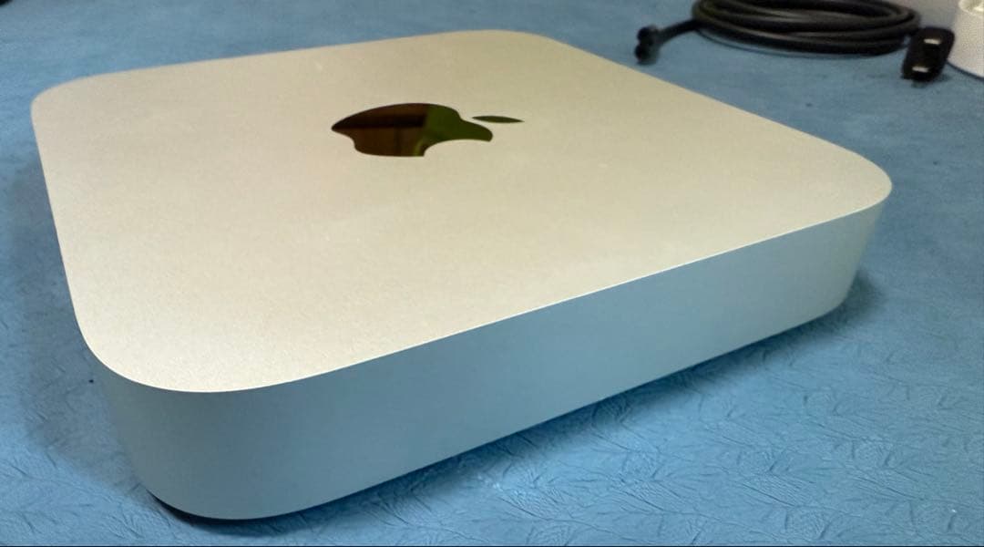 Mac mini (M1, 2020) メモリ8GB、SSD 256GB