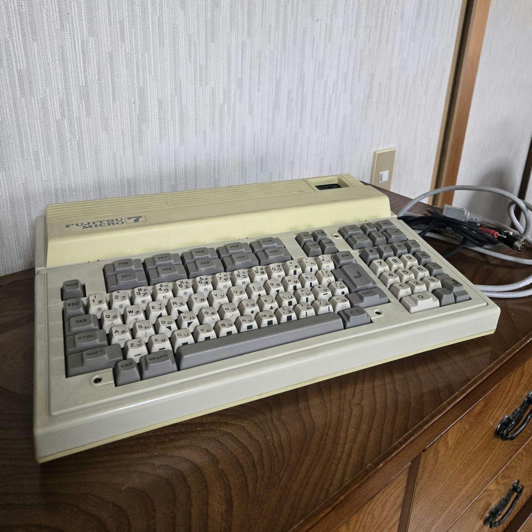 富士通 FM-7 FM-NEW7 MB25015 キーボード MICRO7