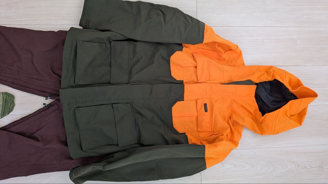 VOLCOM　スノーボードウェア　ジャケット＆パンツセット