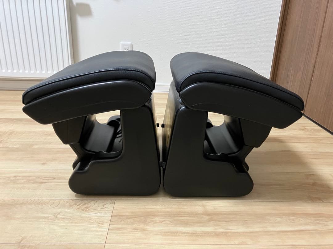 TOYOTA純正　80系ヴォクシー・ノア　オットマン