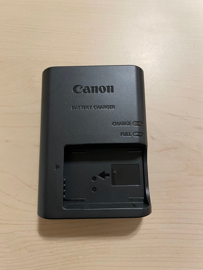 カメラミラーレス　Canon EOSM10