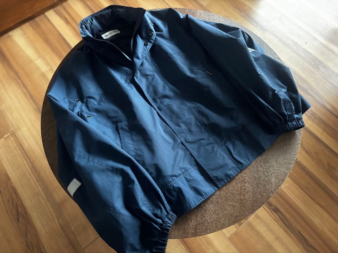 【美品】バレンシアガ 厚手 ナイロン ジャケット 短丈 ネイビー