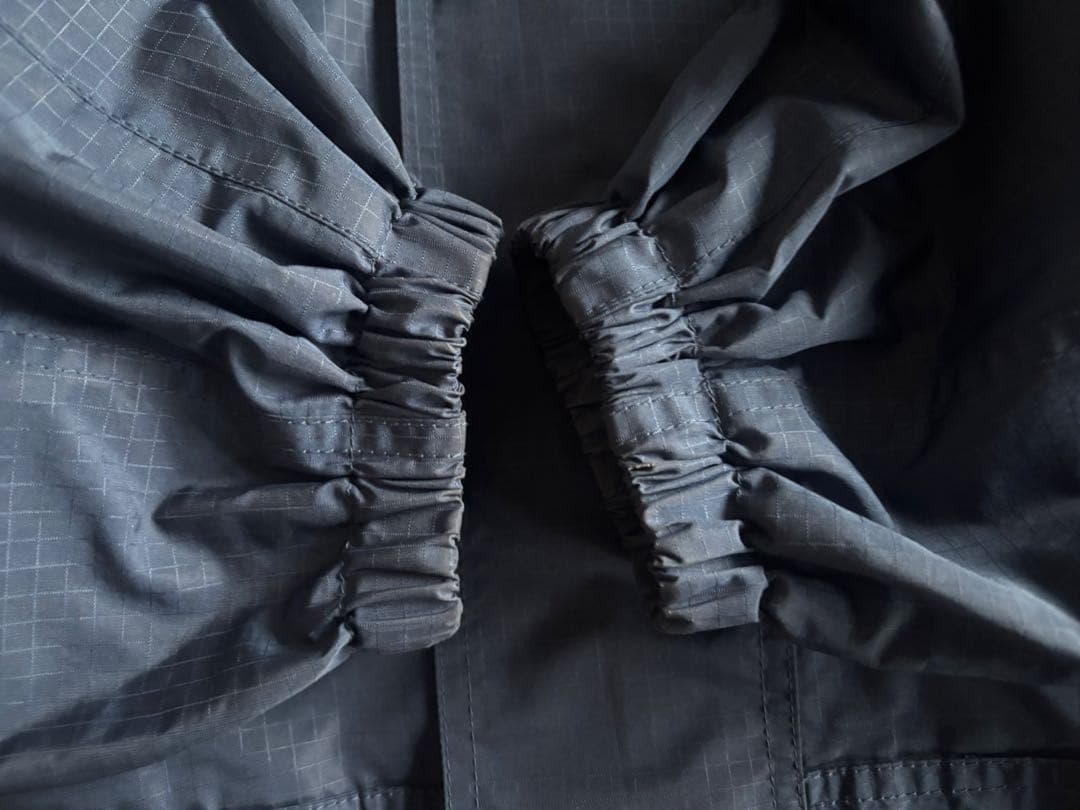 【美品】バレンシアガ 厚手 ナイロン ジャケット 短丈 ネイビー