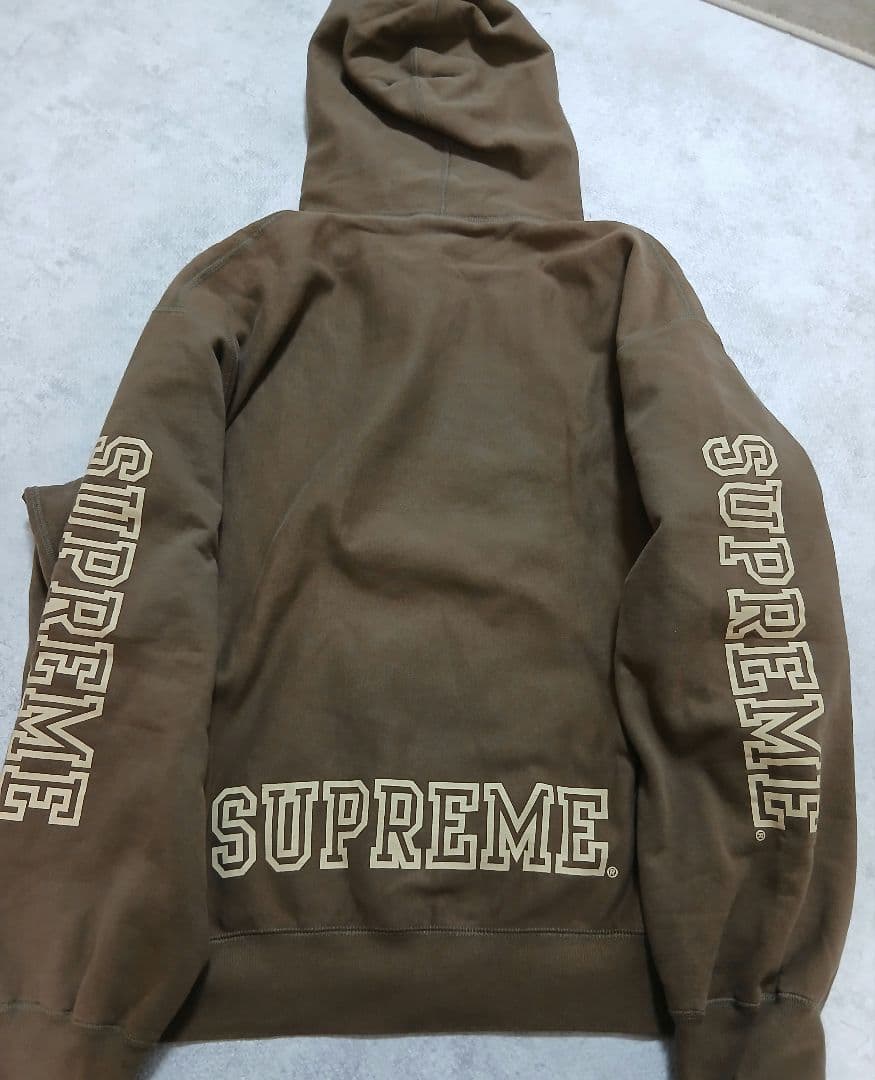シュプリーム　パーカー　Lサイズ