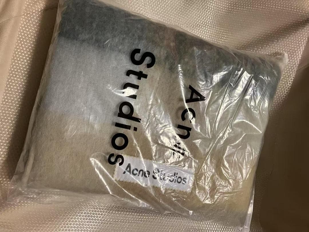 新品未使用　Acne Studios モヘアチェックスカーフマフラー