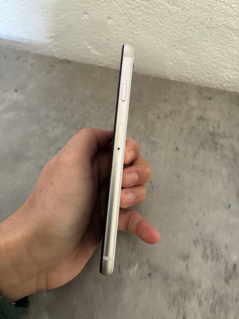 iPhone SE 第３世代128GB ホワイト※注意点いろいろ