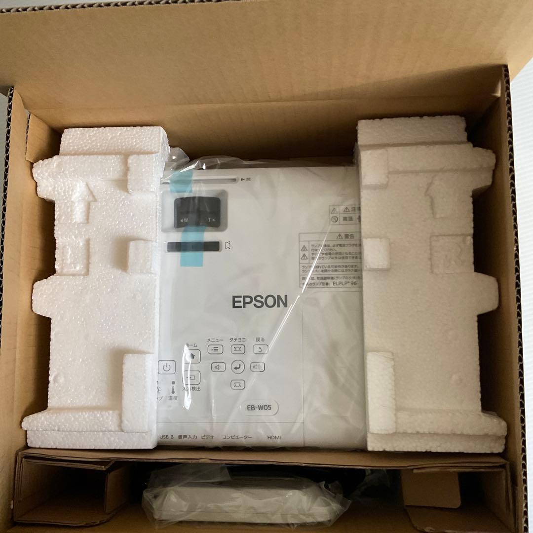 【新品】EPSON プロジェクター　EB-Ｗ05