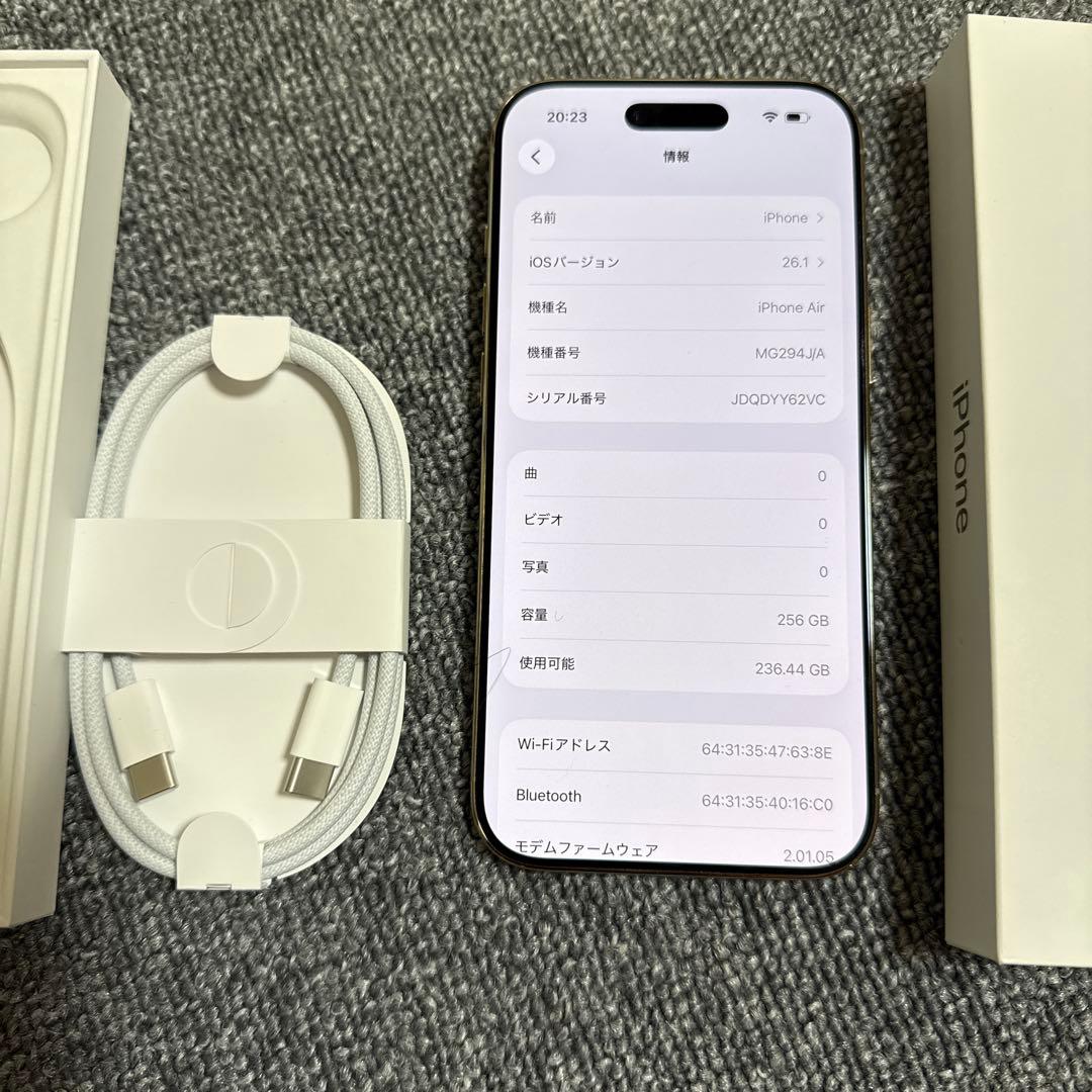 ほぼ新品　Apple iPhone Air 256GB