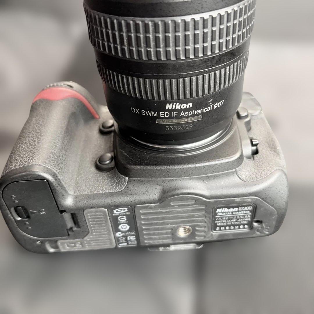 NikonＤ３００デジタル一眼　ズームレンズ、充電器、SDセット
