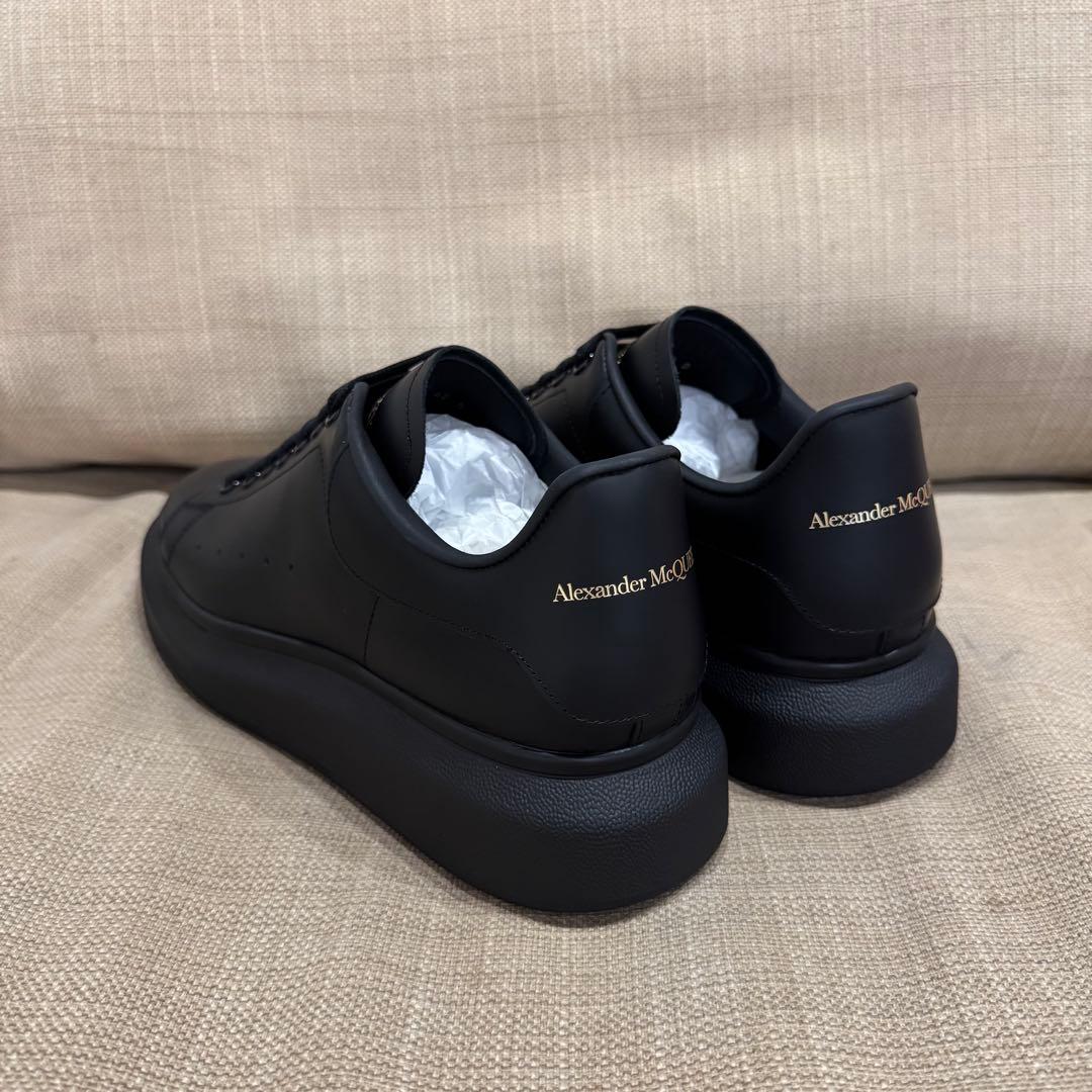 黒x黒【新品 41/26cm】アレキサンダーマックイーン スニーカー